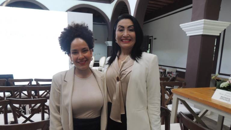 Rinde AMMJE homenaje a la empresaria y socia fundadora Martha Georgina Orozco