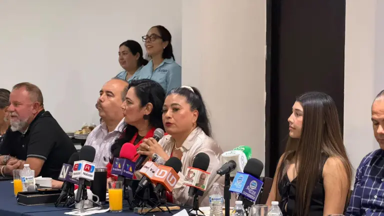 Conferencia de prensa de Canaco Mazatlán donde informan de la cancelación de la ExpoFeria 2026 debido a la inseguridad.