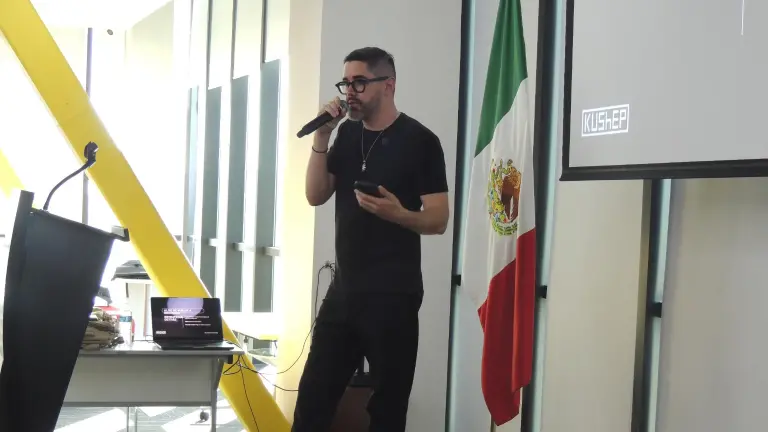 Señala Adrián Espinoza que la Inteligencia Artificial viene a sumar, no a reemplazar