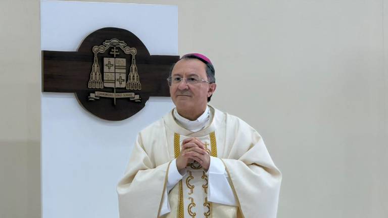 El Nuncio Apostólico en México, Joseph Spiteri, encabezó una misa en el Centro de Usos Múltiples de Los Mochis, donde llamó a trabajar por la paz en Sinaloa.