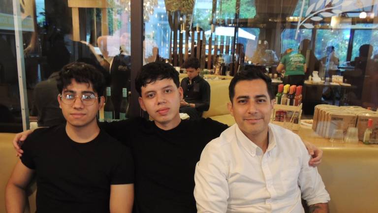 Comparten charlas desde la barra en ‘Tragos &amp; Esencia’, en Humaya Restaurante