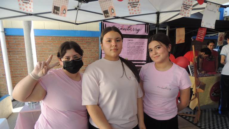 María Muñoz, Camila Esparza y Elizabeth Hernández.