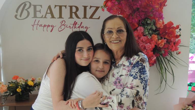 Celebran los 72 años de Beatriz Elizabeth Félix Tamayo