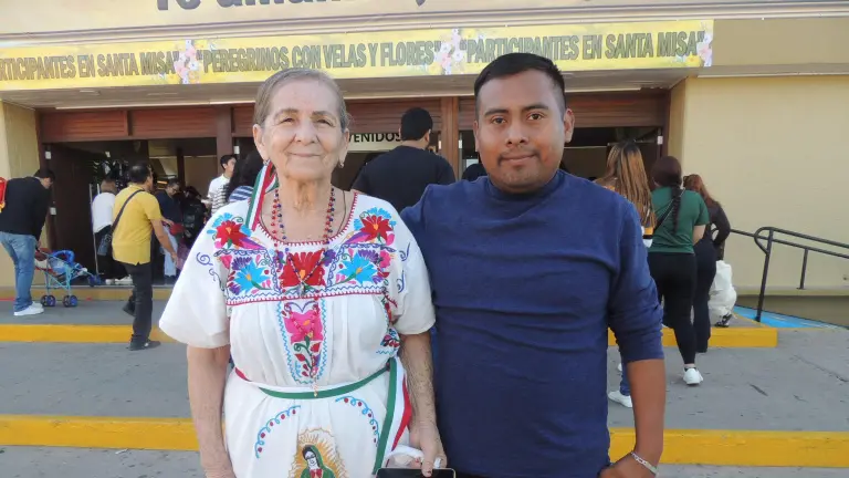 Cantan sinaloenses ‘Las Mañanitas’ a la Virgen de Guadalupe en su día
