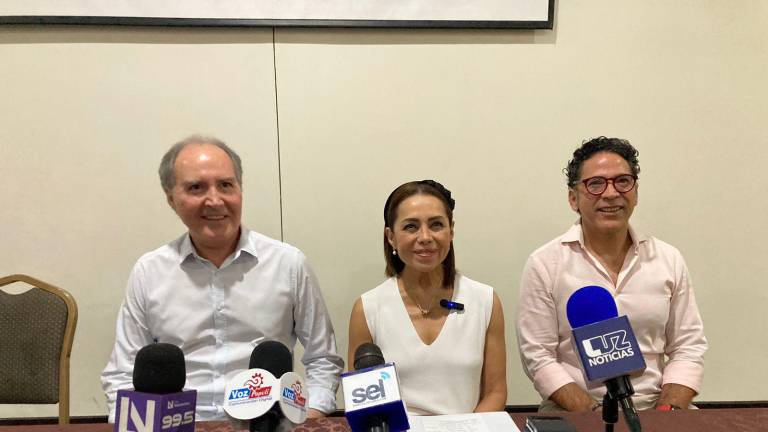 Josefina Vázquez Mota, Senadora por el PAN, ofrece una conferencia en Mazatlán.