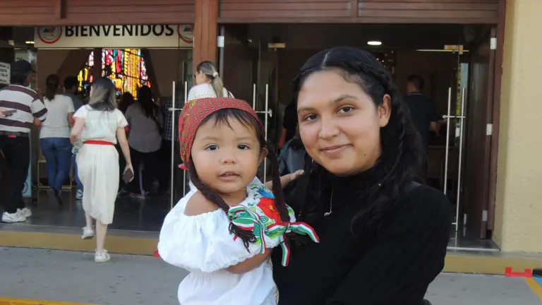Cantan sinaloenses ‘Las Mañanitas’ a la Virgen de Guadalupe en su día