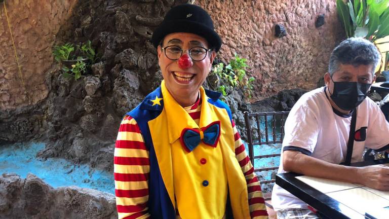 El payaso Pipika expresa que anhela pronto poder volver a los hospitales a llevar una luz de esperanza y hacer pasar un rato agradable robándole sonrisas a los pacientes.