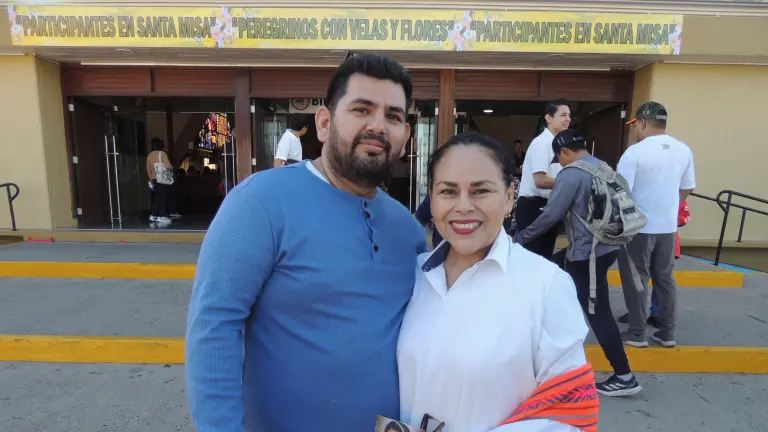 Cantan sinaloenses ‘Las Mañanitas’ a la Virgen de Guadalupe en su día