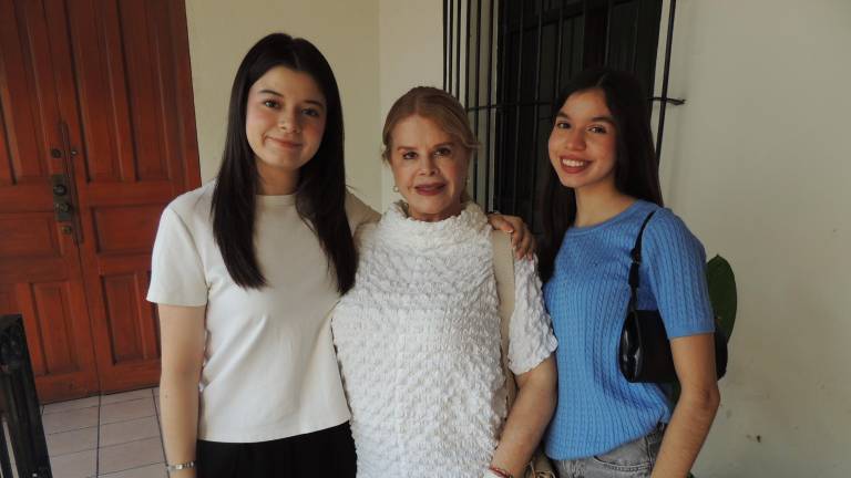 Aplauden la nueva obra de Élmer Mendoza