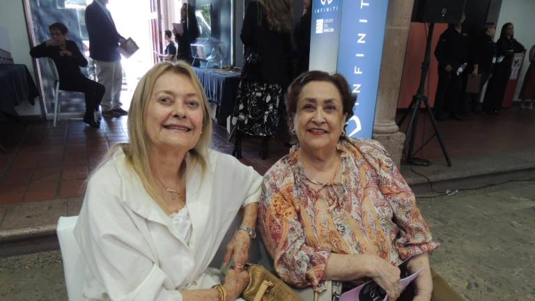 Sonia Pérez y Martha Hubbard.