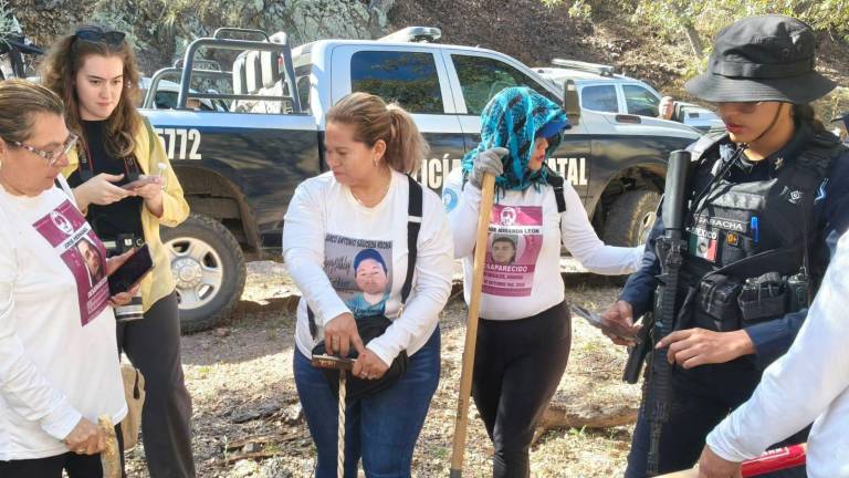 La activista Ceci Flores señaló que los colectivos de búsqueda continúan costeando traslados, alimentos y combustible para realizar jornadas de localización.