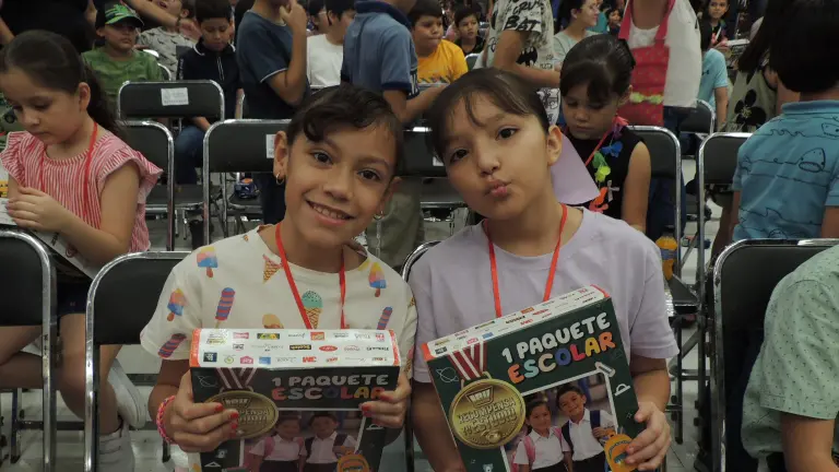 Recompensa Casa Ley a los niños y niñas más sobresalientes