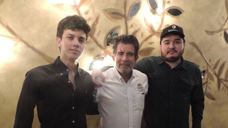 Comparten charlas desde la barra en ‘Tragos &amp; Esencia’, en Humaya Restaurante