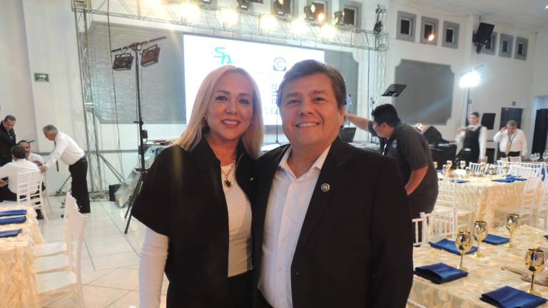 Disfrutan rotarios de queso, pan y vino con causa