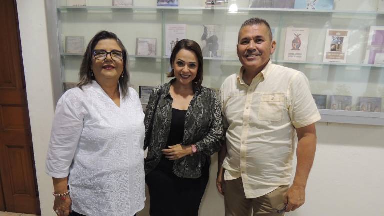 Premian la trayectoria de Martha Alicia Araujo, en el periodismo