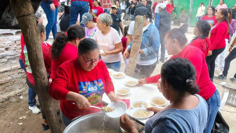 Los Guerra honran a su matriarca con el primer comelitón popular en Chametla.