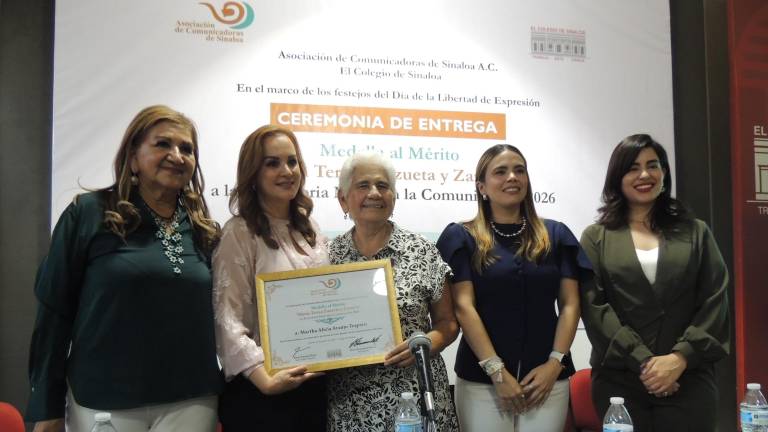 Premian la trayectoria de Martha Alicia Araujo, en el periodismo