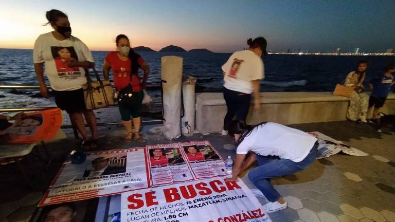 La familia de Sugey decidió manifestarse en el malecón de Mazatlán.