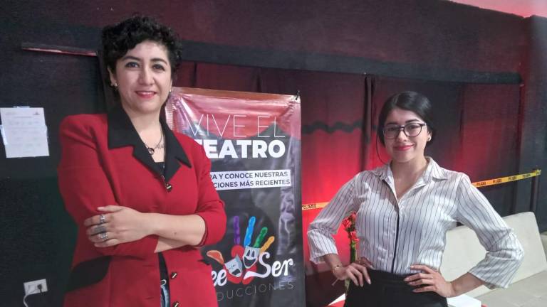 Jéssica Aceves y Pamela Espinoza invitan a disfrutar de la obra de teatro Rojo.