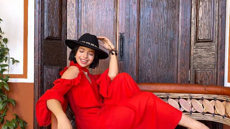 Ángela Aguilar arranca su gira Piensa en mí.