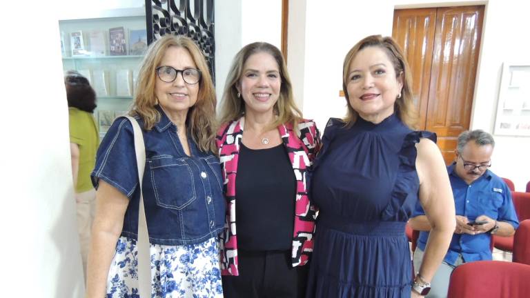 Premian la trayectoria de Martha Alicia Araujo, en el periodismo