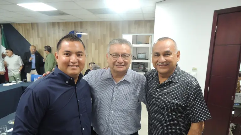 Comparte Paúl Chávez con empresarios, estrategias para reinventar su negocio