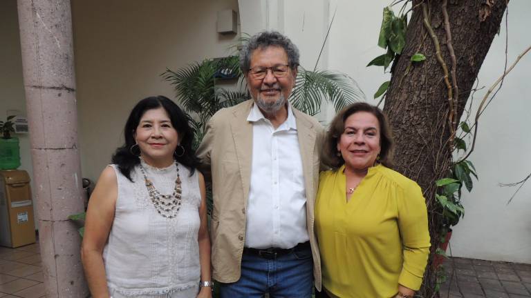 Premian la trayectoria de Martha Alicia Araujo, en el periodismo