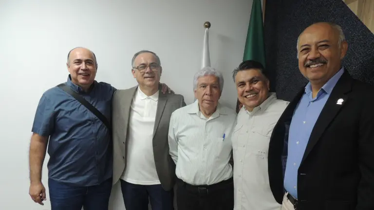 Comparte Paúl Chávez con empresarios, estrategias para reinventar su negocio