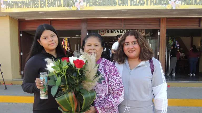 Cantan sinaloenses ‘Las Mañanitas’ a la Virgen de Guadalupe en su día