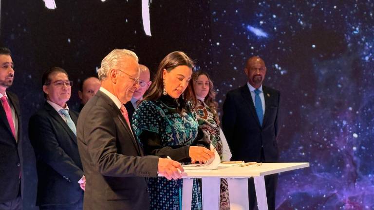 En la Fitur organismos empresariales de México firmaron un convenio para impulsar el turismo.