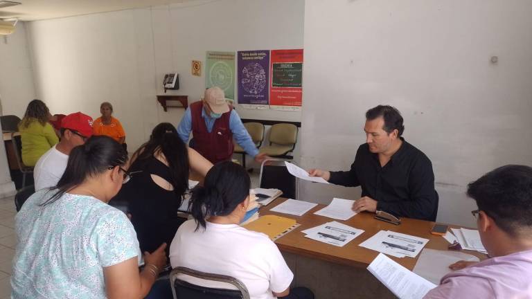 Usuarios afectados acudieron a las oficinas de la Profeco en Mazatlán para interponer quejas por los cobros de la CFE.