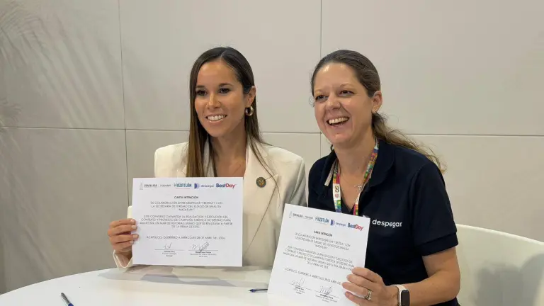 Mireya Sosa Osuna y Claudia Alva, Country Manager de Despegar, firmaron el convenio.