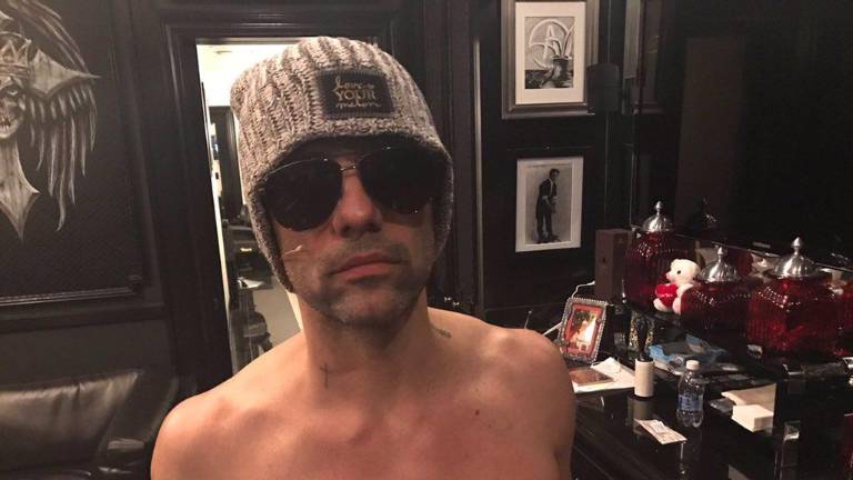 Criss Angel desaparece el tatuaje que se hizo por Belinda