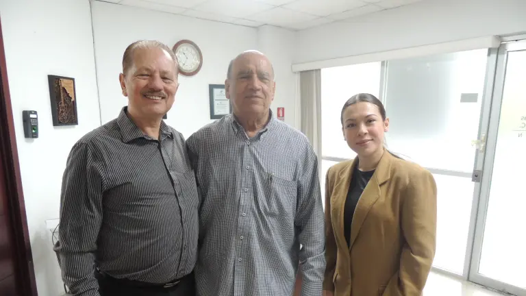 Comparte Paúl Chávez con empresarios, estrategias para reinventar su negocio