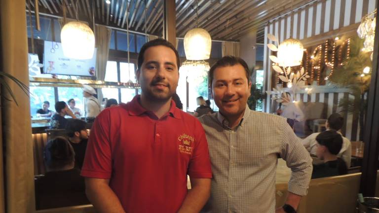 Comparten charlas desde la barra en ‘Tragos &amp; Esencia’, en Humaya Restaurante