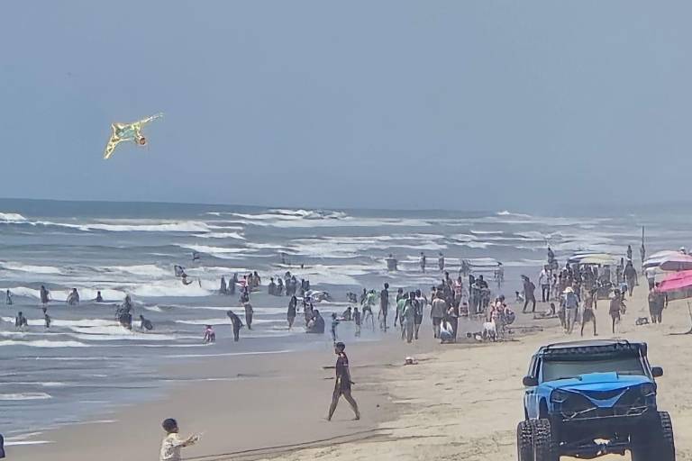 Familias acuden a disfrutar de playas del Caimanero en Rosario