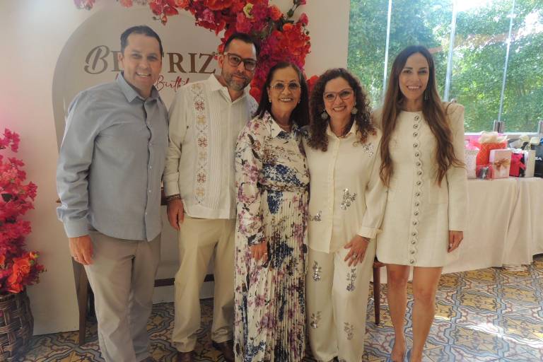 Celebran los 72 años de Beatriz Elizabeth Félix Tamayo