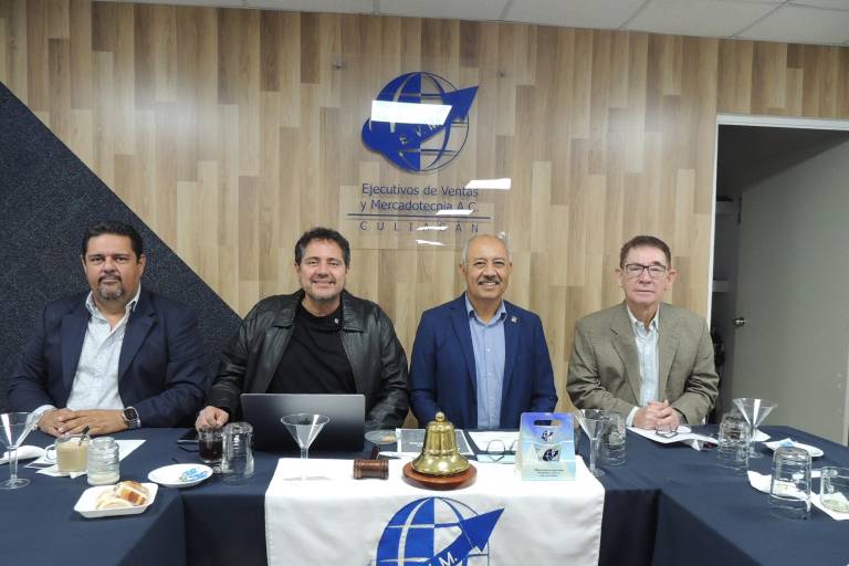 Realiza Ejecutivos de Ventas y Mercadotecnia su última sesión del año, con motivante charla con Gnozin Navarro