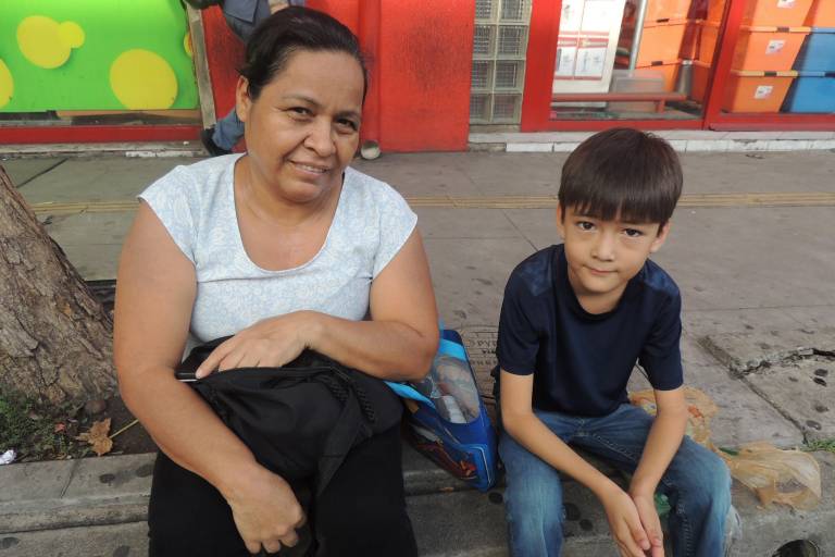 Admiran culiacanenses el tradicional desfile militar