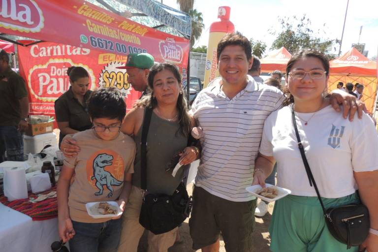 Disfrutan de la primera Feria Estatal del Chicharrón 2026