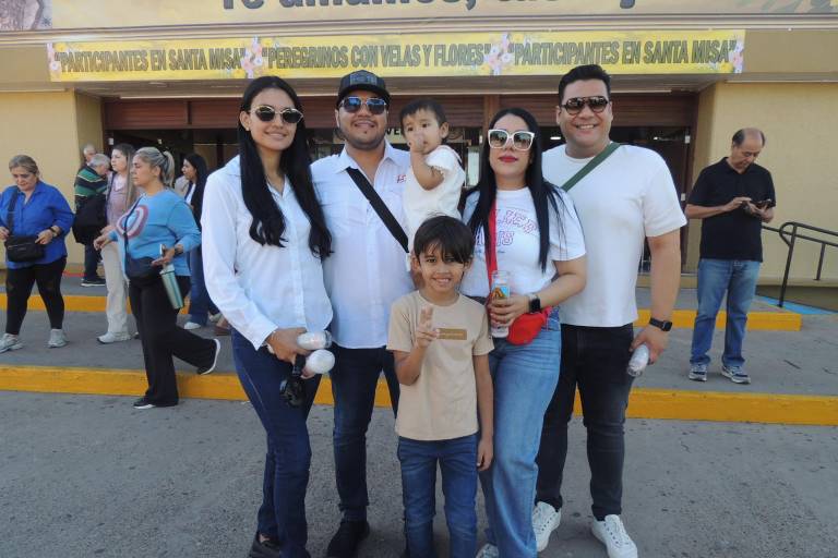 Cantan sinaloenses ‘Las Mañanitas’ a la Virgen de Guadalupe en su día