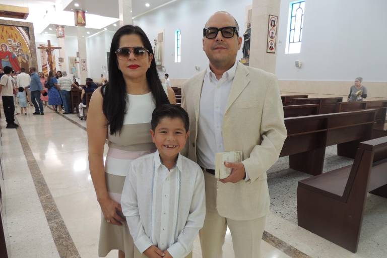 Celebran alumnos del Senda su primera comunión