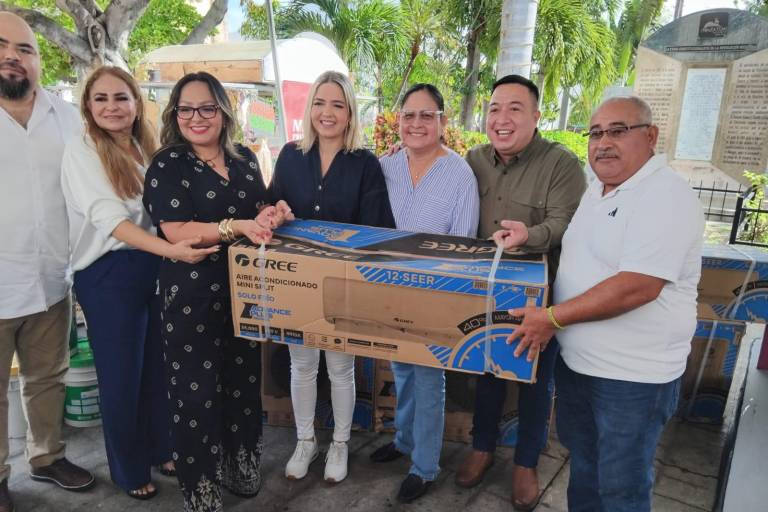 Entrega Gobierno de Mazatlán apoyos a 57 escuelas por $ 1.7 millones