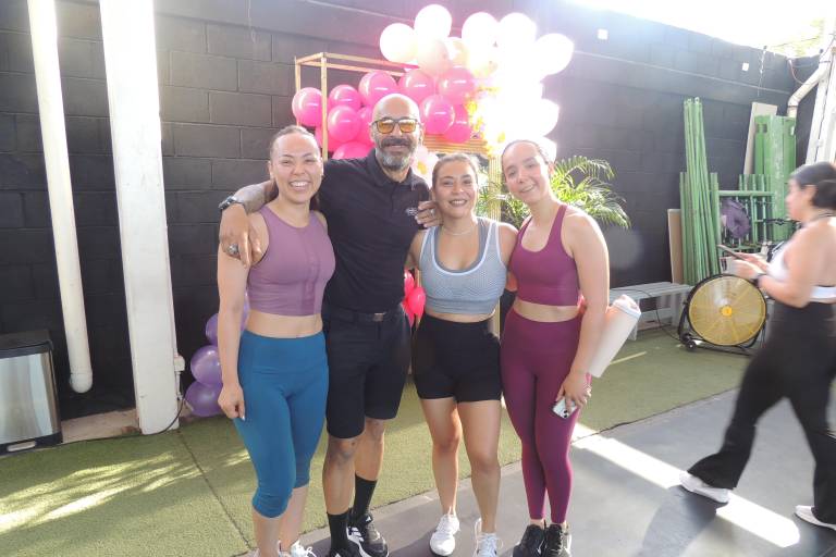 Celebran amigos un cumpleaños más de Linda Rentería