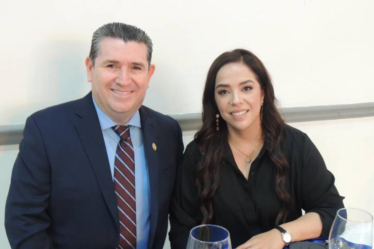 Disfrutan rotarios de queso, pan y vino con causa