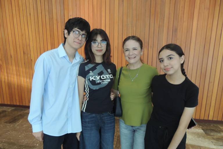 Viven sinaloenses nostálgico recorrido por clásicos de Disney con la OSSLA y Josu Okiñena