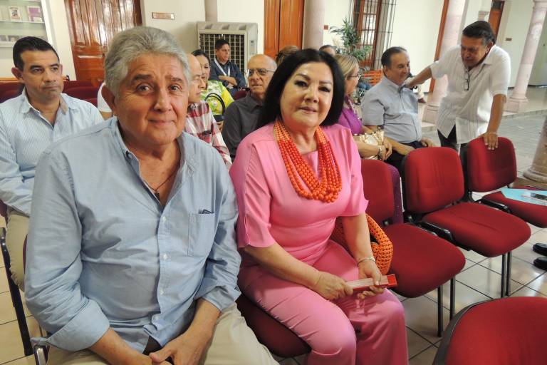 Premian a Rosy Paláu y Ariosto Uriel Hernández por su creatividad en cuento y poesía