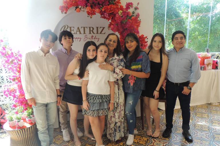 Celebran los 72 años de Beatriz Elizabeth Félix Tamayo