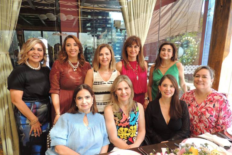 Festejan a Gloria Silvia Gastélum por sus 87 años de vida