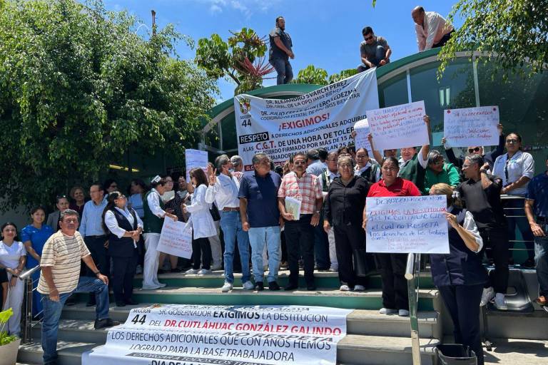 Trabajadores del Sector Salud de Mazatlán se suman a protesta estatal